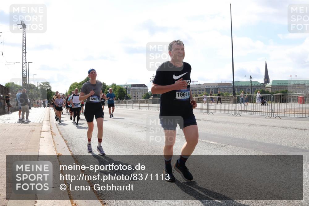 29.06.2025 - hella hamburg halbmarathon Lena Gebhardt http://msf.ph/oto/8371113 29.06.2025 10:02:09 Lombardsbrücke 1453, 12837, 16614, 1128, 1184, 1254, 1364, 1432, 1453, 1464, 1729, 1881, 1940, 2142, 2322, 2323, 2806, 2957, 3039, 3169, 3976, 4066, 4286, 4328, 4985, 5602, 5603, 5742, 5763, 6166, 6295, 6322, 6327, 6438, 6595, 6708, 6860, 7031, 7189, 7223, 7243, 7323, 9020, 9021, 9156, 9230, 9353, 9741, 9928, 10177, 10866, 10882, 11191, 11554, 11670, 11871, 11938, 12315, 12316, 12491, 14471, 14660, 14677, 16420 meine-sportfotos.de