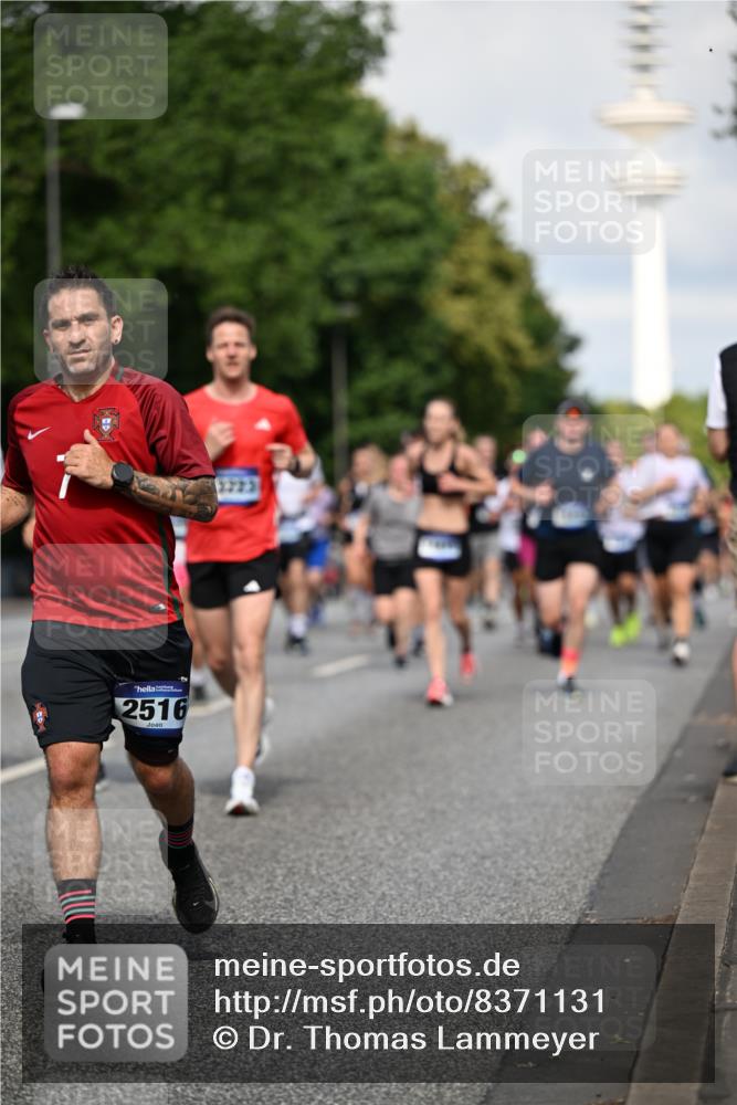 29.06.2025 - hella hamburg halbmarathon Dr. Thomas Lammeyer http://msf.ph/oto/8371131 29.06.2025 09:57:39 Kennedybrücke 1413, 1424, 1466, 1476, 1902, 2098, 2188, 2270, 2516, 2823, 2937, 3414, 3477, 3785, 3852, 4140, 4183, 4185, 4235, 4237, 4247, 4949, 5115, 5362, 5460, 5528, 5532, 5650, 6388, 6831, 7167, 7385, 8023, 8269, 8743, 8928, 9030, 9043, 9105, 9482, 9723, 9815, 9965, 10792, 11077 meine-sportfotos.de