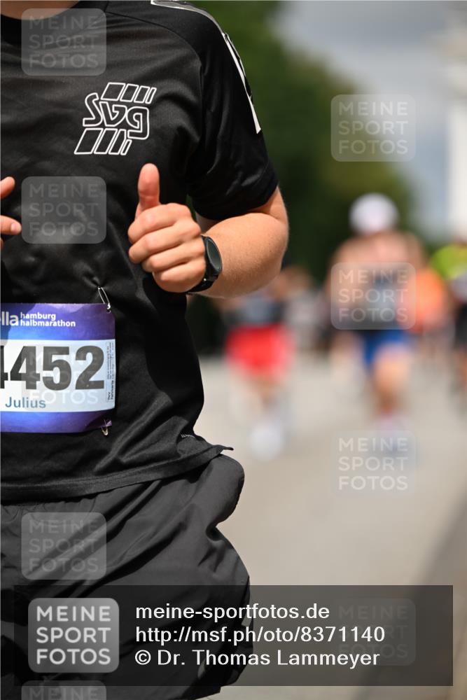 29.06.2025 - hella hamburg halbmarathon Dr. Thomas Lammeyer http://msf.ph/oto/8371140 29.06.2025 10:19:46 Kennedybrücke 1440, 1651, 2076, 2140, 2494, 2720, 2835, 2989, 3167, 3417, 4007, 4466, 5046, 5423, 6376, 6576, 7897, 7941, 7942, 8885, 9192, 9307, 9556, 9847, 10108, 10608, 10963, 11303 meine-sportfotos.de