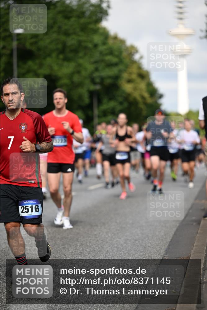 29.06.2025 - hella hamburg halbmarathon Dr. Thomas Lammeyer http://msf.ph/oto/8371145 29.06.2025 09:57:39 Kennedybrücke 1413, 1424, 1466, 1476, 1902, 2098, 2188, 2270, 2516, 2823, 2937, 3414, 3477, 3785, 3852, 4140, 4183, 4185, 4235, 4237, 4247, 4949, 5115, 5362, 5460, 5528, 5532, 5650, 6388, 6831, 7167, 7385, 8023, 8269, 8743, 8928, 9030, 9043, 9105, 9482, 9723, 9815, 9965, 10792, 11077 meine-sportfotos.de