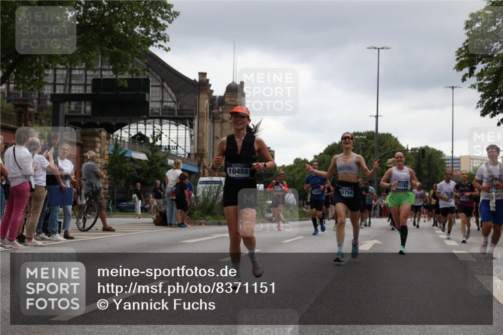 29.06.2025 - hella hamburg halbmarathon Yannick Fuchs http://msf.ph/oto/8371151 29.06.2025 10:53:41 20KM 2780, 3114, 3425, 4238, 4379, 4796, 4986, 6327, 6470, 7287, 7824, 8030, 8326, 8481, 8807, 9741, 9985, 10488, 10587, 11018, 11114, 11158, 11159, 11250, 11757, 12406, 12736, 12779, 13036, 13706, 14471, 14928, 15083, 15525, 15785, 15914, 16227, 16530, 16754, 16915, 17176, 17304, 17860, 18377, 18485, 18855, 19178 meine-sportfotos.de