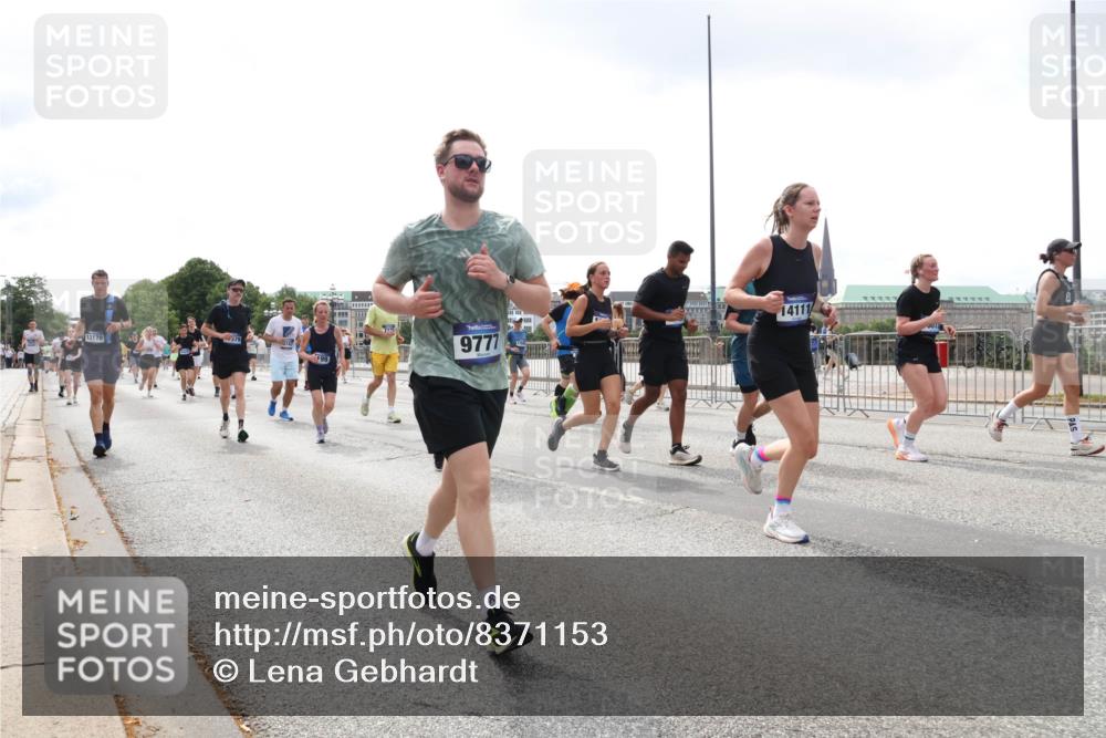 29.06.2025 - hella hamburg halbmarathon Lena Gebhardt http://msf.ph/oto/8371153 29.06.2025 10:39:44 Lombardsbrücke 13178, 199, 9777, 14111, 1058, 1076, 1586, 1856, 1883, 1899, 2092, 2313, 2578, 2843, 2976, 3046, 3275, 3353, 3727, 3882, 3883, 3884, 4298, 4603, 4609, 4752, 4855, 4882, 5045, 5229, 5654, 5701, 5901, 6321, 6342, 6343, 6427, 6428, 6698, 6719, 6726, 6739, 6748, 7045, 7053, 7125, 7199, 7429, 7455, 7456, 7501, 7524, 7684, 8107, 8203, 8612, 8995, 9393, 9569, 9698, 9747, 9777, 10441, 10512 meine-sportfotos.de