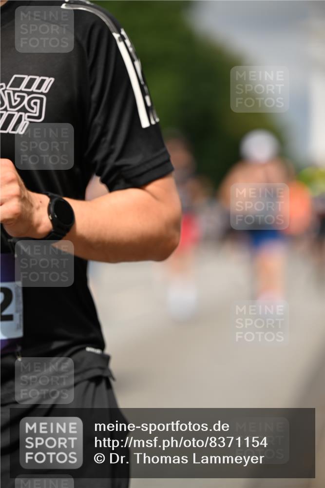 29.06.2025 - hella hamburg halbmarathon Dr. Thomas Lammeyer http://msf.ph/oto/8371154 29.06.2025 10:19:46 Kennedybrücke 1440, 1651, 2076, 2140, 2494, 2720, 2835, 2989, 3167, 3417, 4007, 4466, 5046, 5423, 6376, 6576, 7897, 7941, 7942, 8885, 9192, 9307, 9556, 9847, 10108, 10608, 10963, 11303 meine-sportfotos.de