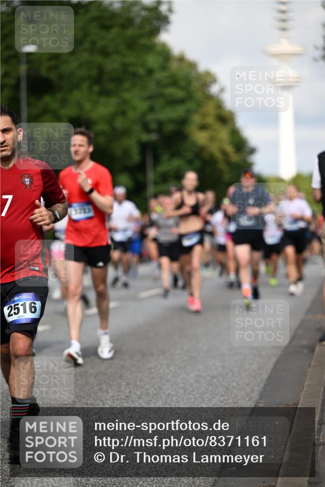 29.06.2025 - hella hamburg halbmarathon Dr. Thomas Lammeyer http://msf.ph/oto/8371161 29.06.2025 09:57:39 Kennedybrücke 1413, 1424, 1466, 1476, 1902, 2098, 2188, 2270, 2516, 2823, 2937, 3414, 3477, 3785, 3852, 4140, 4183, 4185, 4235, 4237, 4247, 4949, 5115, 5362, 5460, 5528, 5532, 5650, 6388, 6831, 7167, 7385, 8023, 8269, 8743, 8928, 9030, 9043, 9105, 9482, 9723, 9815, 9965, 10792, 11077 meine-sportfotos.de