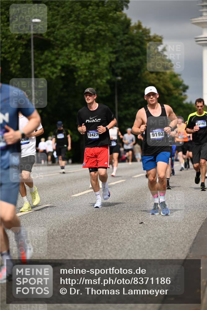 29.06.2025 - hella hamburg halbmarathon Dr. Thomas Lammeyer http://msf.ph/oto/8371186 29.06.2025 10:19:47 Kennedybrücke 1440, 1651, 2076, 2140, 2720, 2835, 2989, 3167, 3417, 4007, 4466, 5046, 5423, 6376, 6576, 7897, 7941, 7942, 8746, 8885, 9192, 9307, 9556, 9847, 10108, 10608, 11113, 11303 meine-sportfotos.de