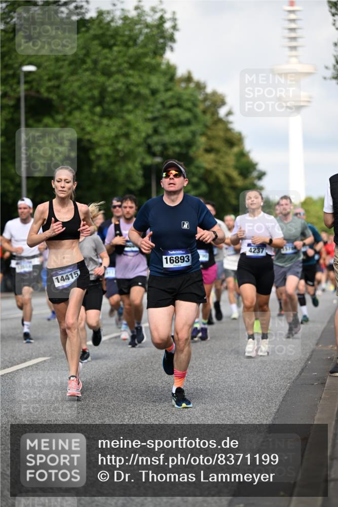 29.06.2025 - hella hamburg halbmarathon Dr. Thomas Lammeyer http://msf.ph/oto/8371199 29.06.2025 09:57:42 Kennedybrücke 1098, 1413, 1424, 1466, 1476, 1892, 1902, 2098, 2188, 2270, 2516, 2823, 2937, 3414, 3477, 3785, 3852, 4140, 4183, 4185, 4235, 4237, 4247, 5115, 5362, 5528, 5532, 5650, 6198, 6831, 7385, 8023, 8269, 8743, 8928, 9105, 9482, 9815, 9965, 10237, 10792, 11077 meine-sportfotos.de