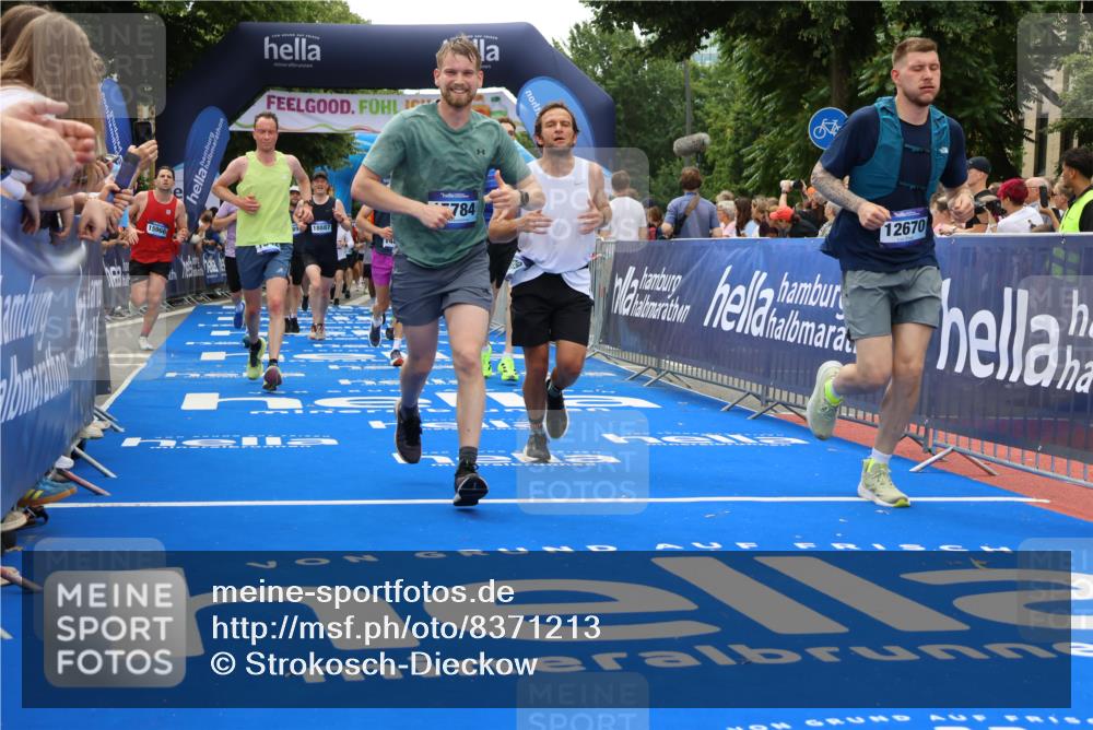 29.06.2025 - hella hamburg halbmarathon Strokosch-Dieckow http://msf.ph/oto/8371213 29.06.2025 10:49:24 Ziel 1342, 1476, 2592, 2596, 2878, 4183, 4185, 6158, 8437, 8689, 8813, 10189, 11339, 11779, 11819, 12094, 12670, 13269, 14526, 14838, 15422, 15784, 15857, 15894, 15966, 16891, 18476, 18887, 18960 meine-sportfotos.de