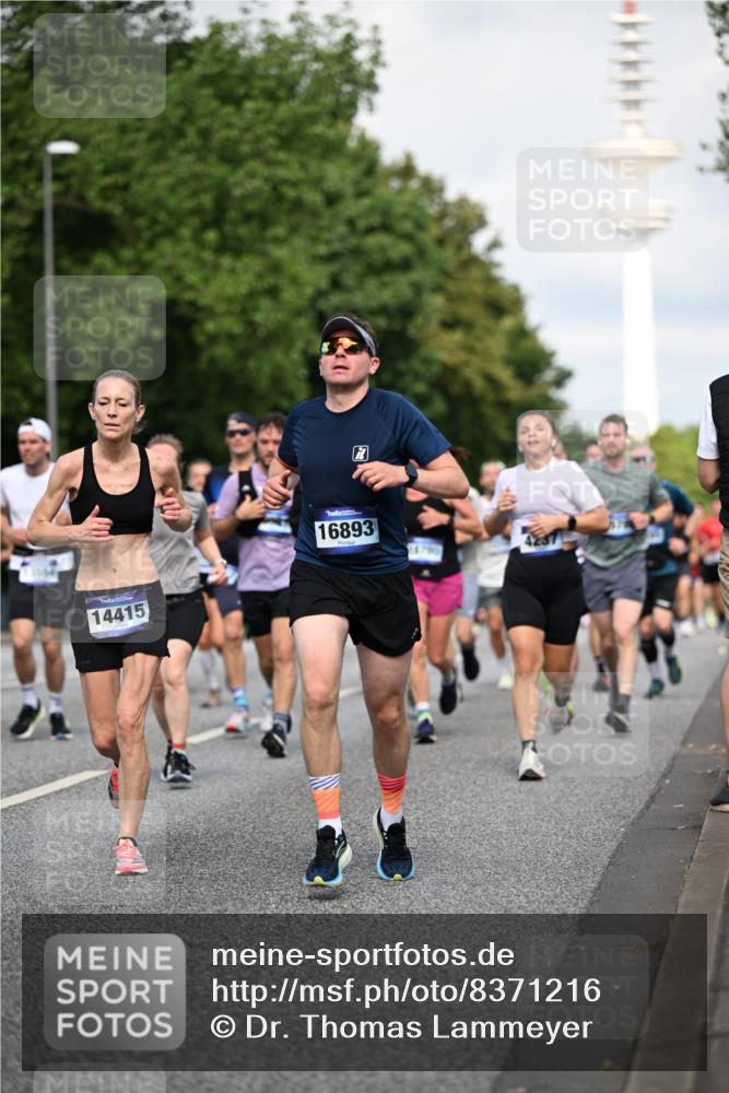29.06.2025 - hella hamburg halbmarathon Dr. Thomas Lammeyer http://msf.ph/oto/8371216 29.06.2025 09:57:42 Kennedybrücke 1098, 1413, 1424, 1466, 1476, 1892, 1902, 2098, 2188, 2270, 2516, 2823, 2937, 3414, 3477, 3785, 3852, 4140, 4183, 4185, 4235, 4237, 4247, 5115, 5362, 5528, 5532, 5650, 6198, 6831, 7385, 8023, 8269, 8743, 8928, 9105, 9482, 9815, 9965, 10237, 10792, 11077 meine-sportfotos.de