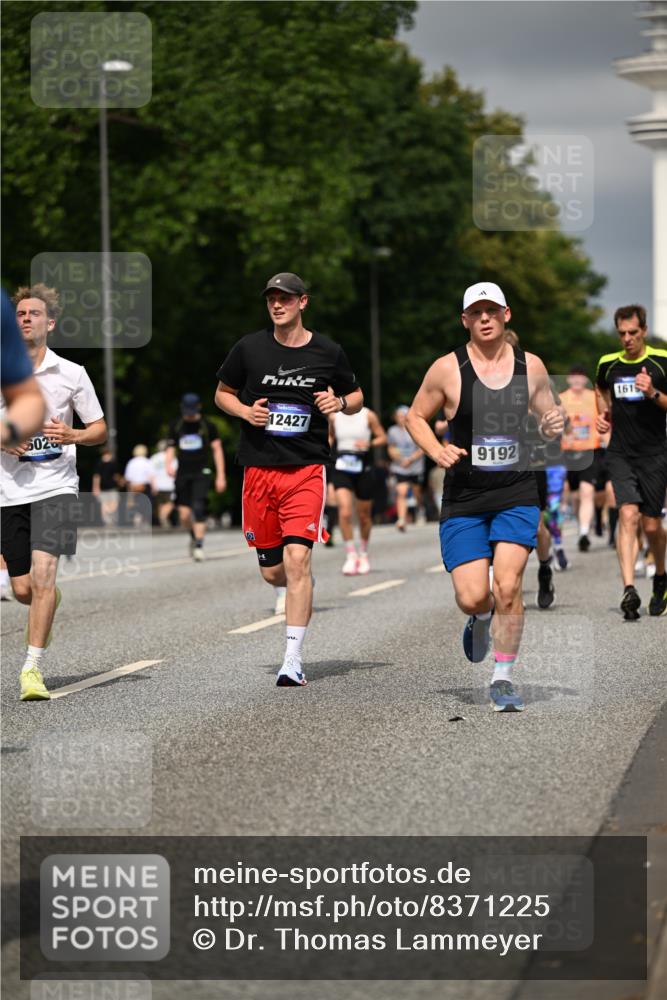 29.06.2025 - hella hamburg halbmarathon Dr. Thomas Lammeyer http://msf.ph/oto/8371225 29.06.2025 10:19:47 Kennedybrücke 1440, 1651, 2076, 2140, 2720, 2835, 2989, 3167, 3417, 4007, 4466, 5046, 5423, 6376, 6576, 7897, 7941, 7942, 8746, 8885, 9192, 9307, 9556, 9847, 10108, 10608, 11113, 11303 meine-sportfotos.de