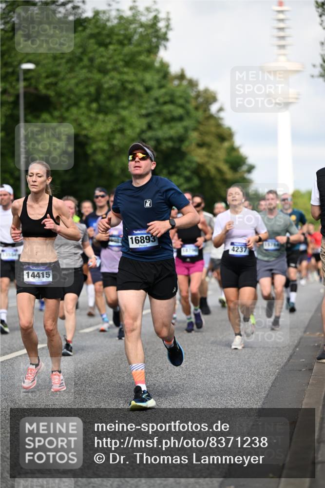 29.06.2025 - hella hamburg halbmarathon Dr. Thomas Lammeyer http://msf.ph/oto/8371238 29.06.2025 09:57:42 Kennedybrücke 1098, 1413, 1424, 1466, 1476, 1892, 1902, 2098, 2188, 2270, 2516, 2823, 2937, 3414, 3477, 3785, 3852, 4140, 4183, 4185, 4235, 4237, 4247, 5115, 5362, 5528, 5532, 5650, 6198, 6831, 7385, 8023, 8269, 8743, 8928, 9105, 9482, 9815, 9965, 10237, 10792, 11077 meine-sportfotos.de