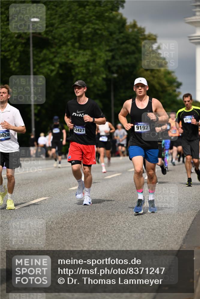 29.06.2025 - hella hamburg halbmarathon Dr. Thomas Lammeyer http://msf.ph/oto/8371247 29.06.2025 10:19:47 Kennedybrücke 1440, 1651, 2076, 2140, 2720, 2835, 2989, 3167, 3417, 4007, 4466, 5046, 5423, 6376, 6576, 7897, 7941, 7942, 8746, 8885, 9192, 9307, 9556, 9847, 10108, 10608, 11113, 11303 meine-sportfotos.de