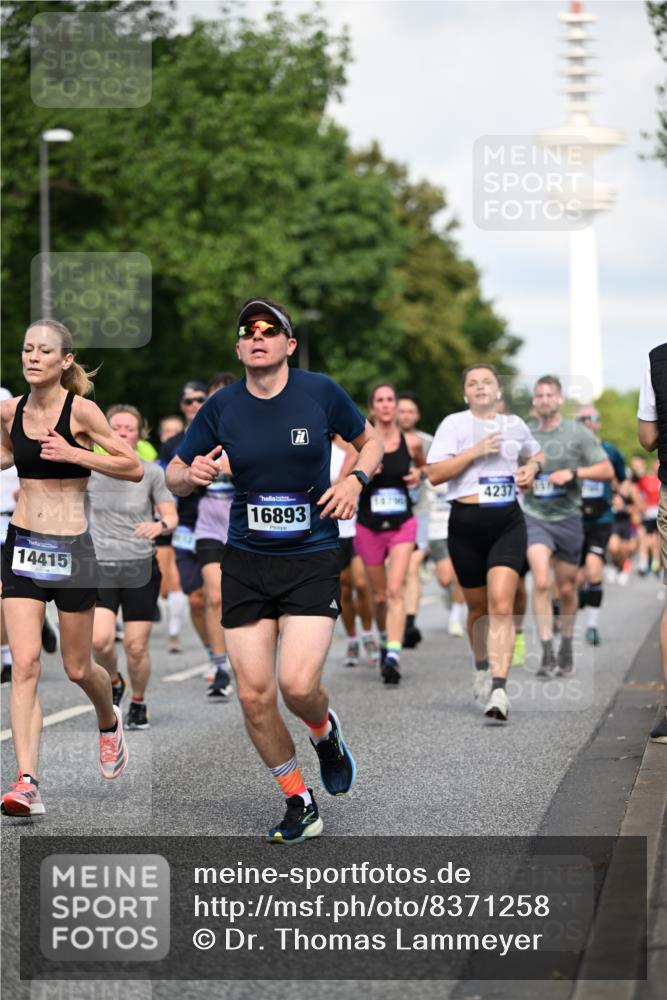 29.06.2025 - hella hamburg halbmarathon Dr. Thomas Lammeyer http://msf.ph/oto/8371258 29.06.2025 09:57:42 Kennedybrücke 1098, 1413, 1424, 1466, 1476, 1892, 1902, 2098, 2188, 2270, 2516, 2823, 2937, 3414, 3477, 3785, 3852, 4140, 4183, 4185, 4235, 4237, 4247, 5115, 5362, 5528, 5532, 5650, 6198, 6831, 7385, 8023, 8269, 8743, 8928, 9105, 9482, 9815, 9965, 10237, 10792, 11077 meine-sportfotos.de