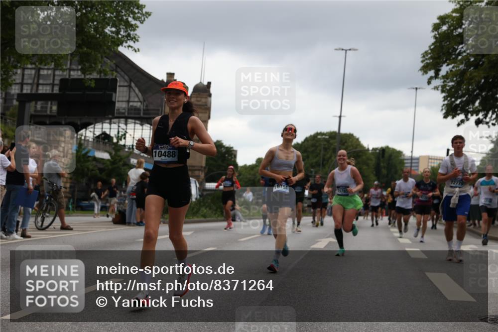 29.06.2025 - hella hamburg halbmarathon Yannick Fuchs http://msf.ph/oto/8371264 29.06.2025 10:53:42 20KM 2780, 3114, 3169, 4238, 4379, 4796, 4986, 6327, 6470, 7824, 8030, 8326, 8481, 8807, 9741, 9985, 10488, 10587, 11018, 11114, 11158, 11159, 11250, 11757, 12406, 12736, 12779, 13036, 13706, 14471, 14928, 15083, 15525, 15785, 15914, 16227, 16530, 16754, 16915, 17176, 17304, 17860, 18377, 18485, 18855, 19178 meine-sportfotos.de