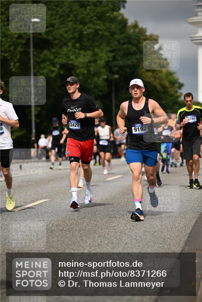 29.06.2025 - hella hamburg halbmarathon Dr. Thomas Lammeyer http://msf.ph/oto/8371266 29.06.2025 10:19:47 Kennedybrücke 1440, 1651, 2076, 2140, 2720, 2835, 2989, 3167, 3417, 4007, 4466, 5046, 5423, 6376, 6576, 7897, 7941, 7942, 8746, 8885, 9192, 9307, 9556, 9847, 10108, 10608, 11113, 11303 meine-sportfotos.de