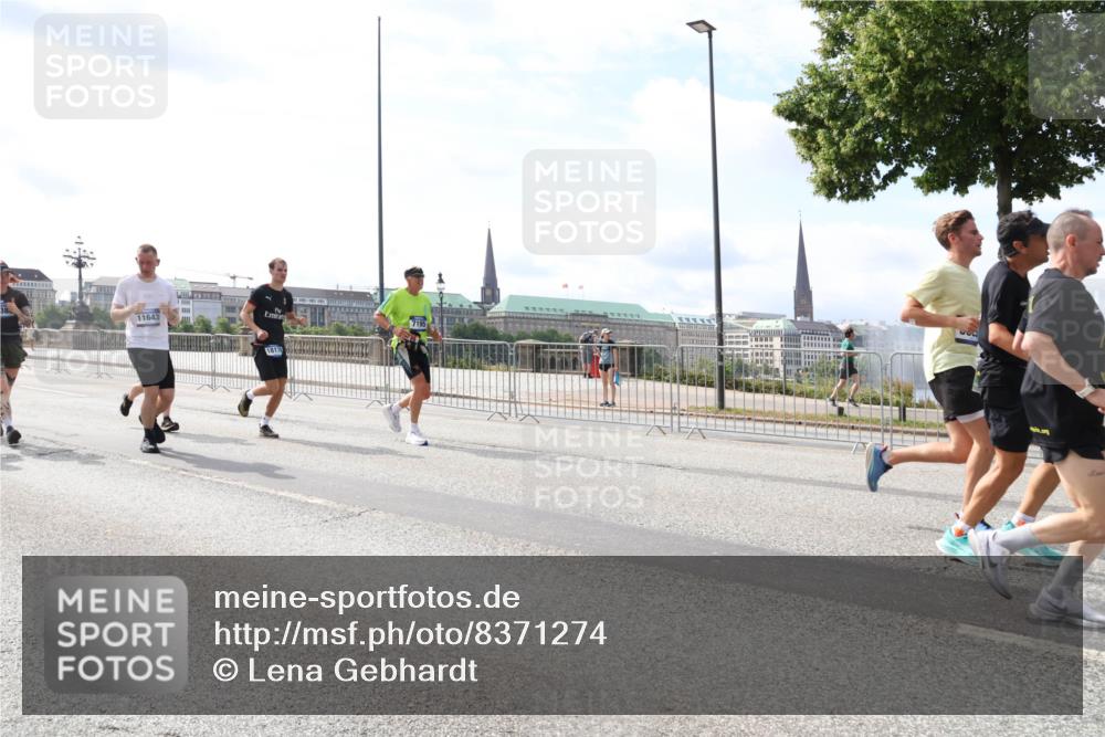 29.06.2025 - hella hamburg halbmarathon Lena Gebhardt http://msf.ph/oto/8371274 29.06.2025 10:14:53 Lombardsbrücke 11643, 18176, 1071, 1296, 1379, 1406, 1575, 1728, 1745, 2046, 2140, 2281, 2494, 2601, 2690, 2990, 3020, 3025, 3154, 3454, 3507, 3509, 3513, 3691, 3756, 3834, 3844, 4495, 4641, 5191, 5608, 5670, 5800, 5981, 6028, 6083, 6181, 6248, 6366, 6935, 7195, 7439, 7802, 7881, 8055, 8147, 8237, 8239, 8275, 8522, 8563, 8609, 8755, 8854, 9113, 9173, 9556, 9663, 9709, 9911, 9975, 10224, 10391, 10589, 10610, 10717, 10963, 11271, 11598, 12467 meine-sportfotos.de