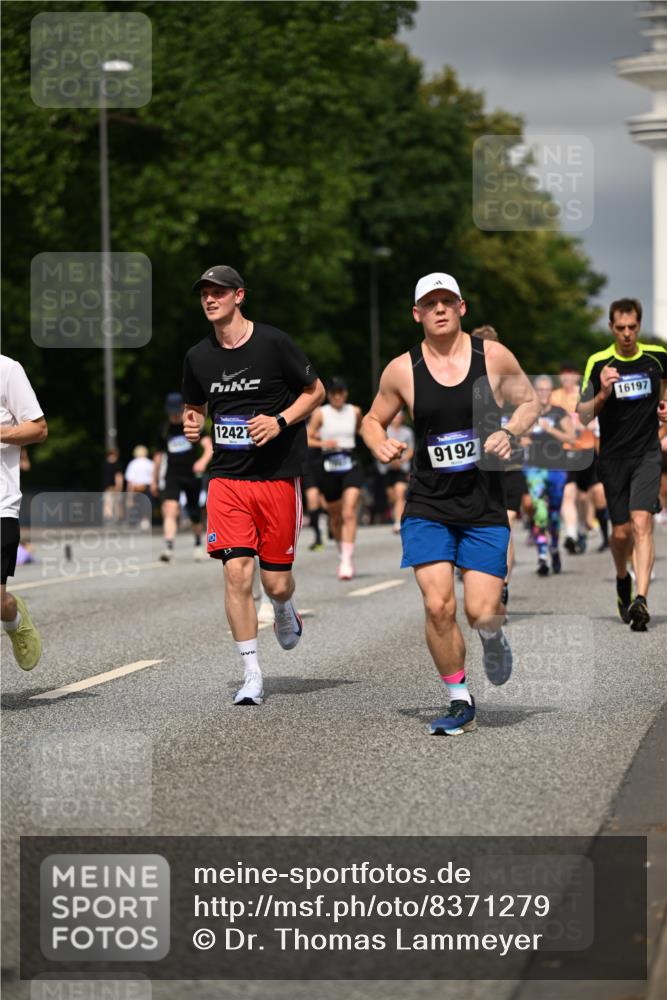 29.06.2025 - hella hamburg halbmarathon Dr. Thomas Lammeyer http://msf.ph/oto/8371279 29.06.2025 10:19:47 Kennedybrücke 1440, 1651, 2076, 2140, 2720, 2835, 2989, 3167, 3417, 4007, 4466, 5046, 5423, 6376, 6576, 7897, 7941, 7942, 8746, 8885, 9192, 9307, 9556, 9847, 10108, 10608, 11113, 11303 meine-sportfotos.de