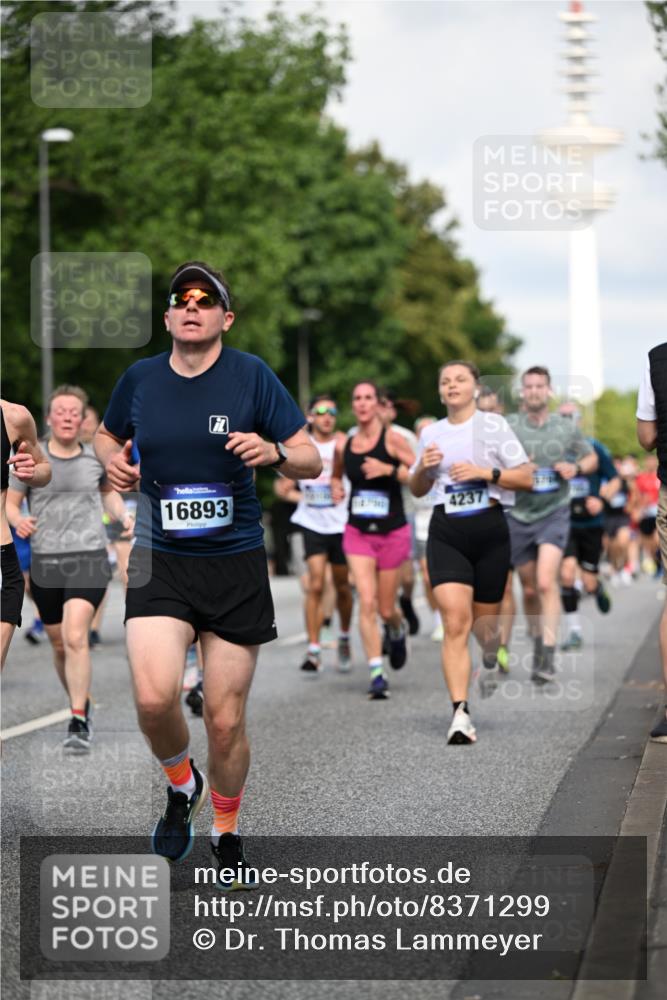 29.06.2025 - hella hamburg halbmarathon Dr. Thomas Lammeyer http://msf.ph/oto/8371299 29.06.2025 09:57:43 Kennedybrücke 1098, 1171, 1413, 1424, 1466, 1476, 1892, 1902, 2098, 2188, 2270, 2516, 2823, 2842, 3477, 3785, 3852, 4140, 4183, 4185, 4235, 4237, 4247, 4270, 5115, 5362, 5528, 5532, 5650, 6198, 6831, 7385, 8023, 8269, 8743, 8928, 9105, 9482, 9815, 10237, 10792, 11077 meine-sportfotos.de