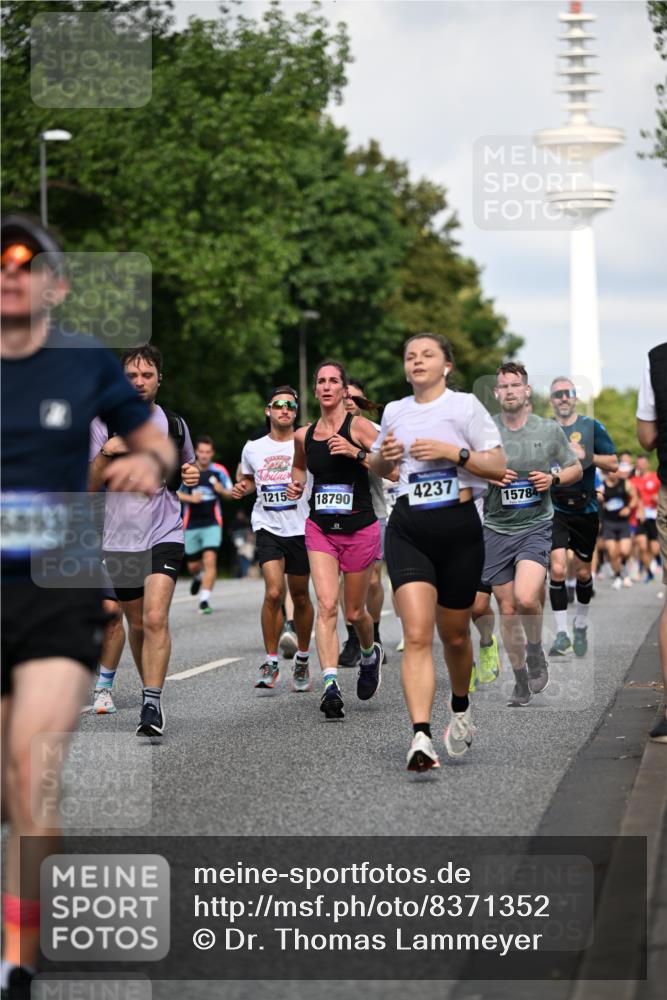 29.06.2025 - hella hamburg halbmarathon Dr. Thomas Lammeyer http://msf.ph/oto/8371352 29.06.2025 09:57:43 Kennedybrücke 1098, 1171, 1413, 1424, 1466, 1476, 1892, 1902, 2098, 2188, 2270, 2516, 2823, 2842, 3477, 3785, 3852, 4140, 4183, 4185, 4235, 4237, 4247, 4270, 5115, 5362, 5528, 5532, 5650, 6198, 6831, 7385, 8023, 8269, 8743, 8928, 9105, 9482, 9815, 10237, 10792, 11077 meine-sportfotos.de