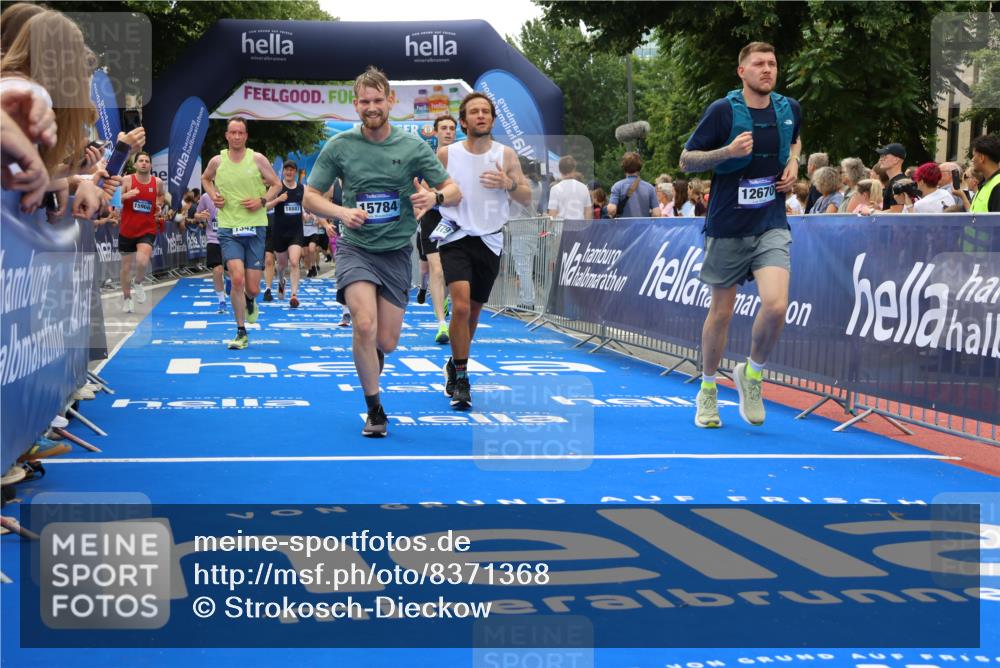 29.06.2025 - hella hamburg halbmarathon Strokosch-Dieckow http://msf.ph/oto/8371368 29.06.2025 10:49:23 Ziel 1342, 1476, 2878, 4183, 4185, 6158, 8437, 8689, 8813, 10053, 10189, 11339, 11779, 11819, 12094, 12670, 13269, 14526, 14838, 15422, 15784, 15894, 15966, 16891, 18476, 18887, 18960 meine-sportfotos.de