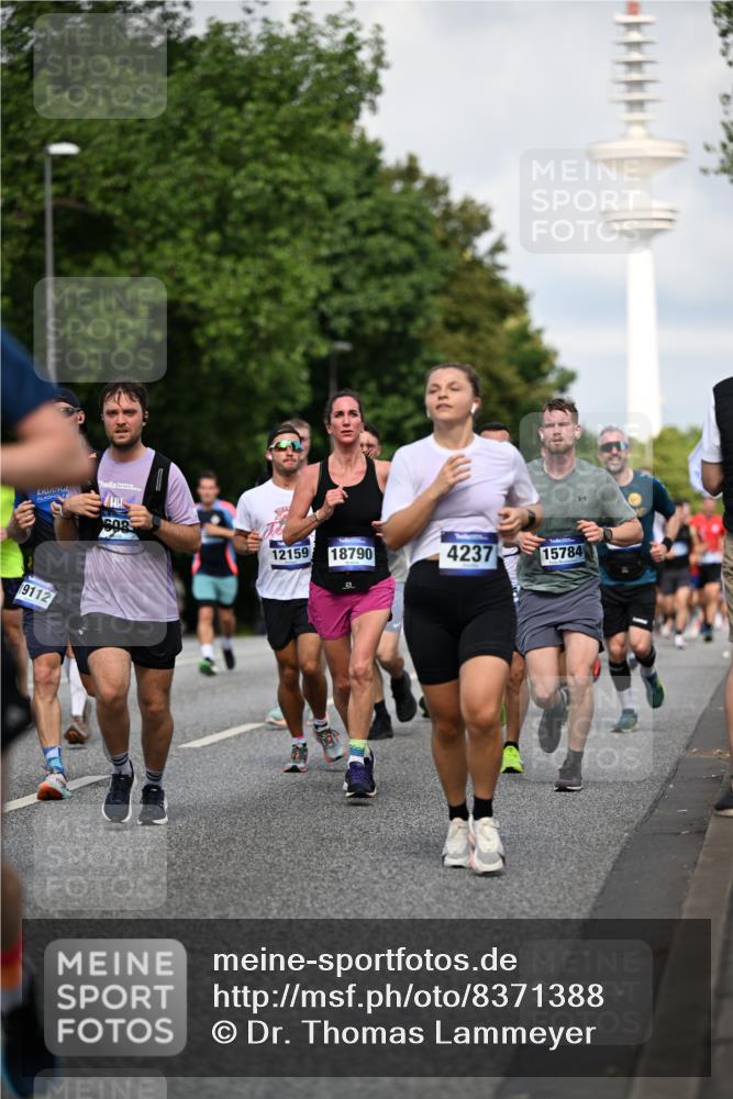 29.06.2025 - hella hamburg halbmarathon Dr. Thomas Lammeyer http://msf.ph/oto/8371388 29.06.2025 09:57:44 Kennedybrücke 1098, 1171, 1413, 1424, 1466, 1476, 1892, 1902, 2098, 2188, 2270, 2516, 2823, 2842, 3477, 3785, 3852, 4140, 4183, 4185, 4235, 4237, 4247, 4270, 5115, 5528, 5532, 5650, 6198, 6266, 6831, 7385, 8023, 8269, 8743, 8928, 9105, 9482, 9619, 9815, 10237, 10792, 11077 meine-sportfotos.de