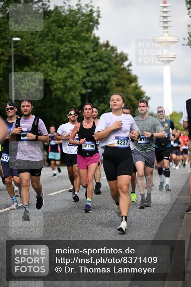 29.06.2025 - hella hamburg halbmarathon Dr. Thomas Lammeyer http://msf.ph/oto/8371409 29.06.2025 09:57:44 Kennedybrücke 1098, 1171, 1413, 1424, 1466, 1476, 1892, 1902, 2098, 2188, 2270, 2516, 2823, 2842, 3477, 3785, 3852, 4140, 4183, 4185, 4235, 4237, 4247, 4270, 5115, 5528, 5532, 5650, 6198, 6266, 6831, 7385, 8023, 8269, 8743, 8928, 9105, 9482, 9619, 9815, 10237, 10792, 11077 meine-sportfotos.de