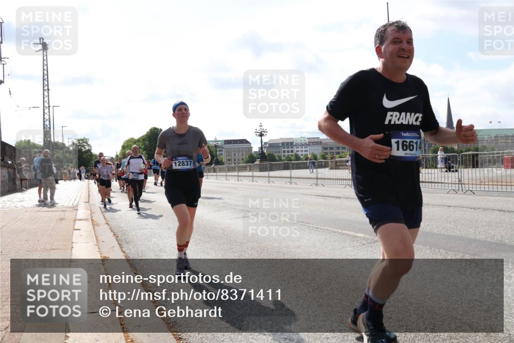 29.06.2025 - hella hamburg halbmarathon Lena Gebhardt http://msf.ph/oto/8371411 29.06.2025 10:02:10 Lombardsbrücke 1453, 12837, 16614, 4, 1128, 1184, 1254, 1364, 1432, 1453, 1464, 1729, 1881, 1940, 2142, 2322, 2323, 2806, 3169, 3976, 4066, 4286, 4328, 4985, 5602, 5603, 5742, 5763, 6166, 6295, 6322, 6327, 6438, 6595, 6708, 6860, 7031, 7189, 7223, 7243, 7323, 7869, 9020, 9021, 9156, 9230, 9353, 9741, 9928, 10177, 10866, 10882, 11191, 11554, 11670, 11871, 11938, 12315, 12316, 12491, 14471, 14660, 14677, 16420 meine-sportfotos.de