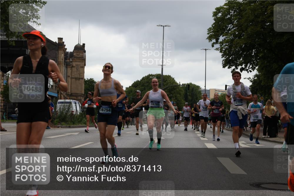 29.06.2025 - hella hamburg halbmarathon Yannick Fuchs http://msf.ph/oto/8371413 29.06.2025 10:53:42 20KM 2780, 3114, 3169, 4238, 4379, 4796, 4986, 6327, 6470, 7824, 8030, 8326, 8481, 8807, 9741, 9985, 10488, 10587, 11018, 11114, 11158, 11159, 11250, 11757, 12406, 12736, 12779, 13036, 13706, 14471, 14928, 15083, 15525, 15785, 15914, 16227, 16530, 16754, 16915, 17176, 17304, 17860, 18377, 18485, 18855, 19178 meine-sportfotos.de