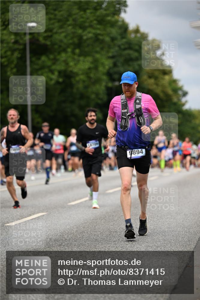 29.06.2025 - hella hamburg halbmarathon Dr. Thomas Lammeyer http://msf.ph/oto/8371415 29.06.2025 10:42:04 Kennedybrücke 1337, 1475, 1799, 1985, 2016, 2031, 2124, 2853, 3286, 3880, 4762, 5139, 5522, 5523, 5875, 6697, 6955, 7124, 7321, 7629, 8499, 8811, 8985, 9391, 9524, 9894, 10025, 10506, 10836, 11087, 11164 meine-sportfotos.de