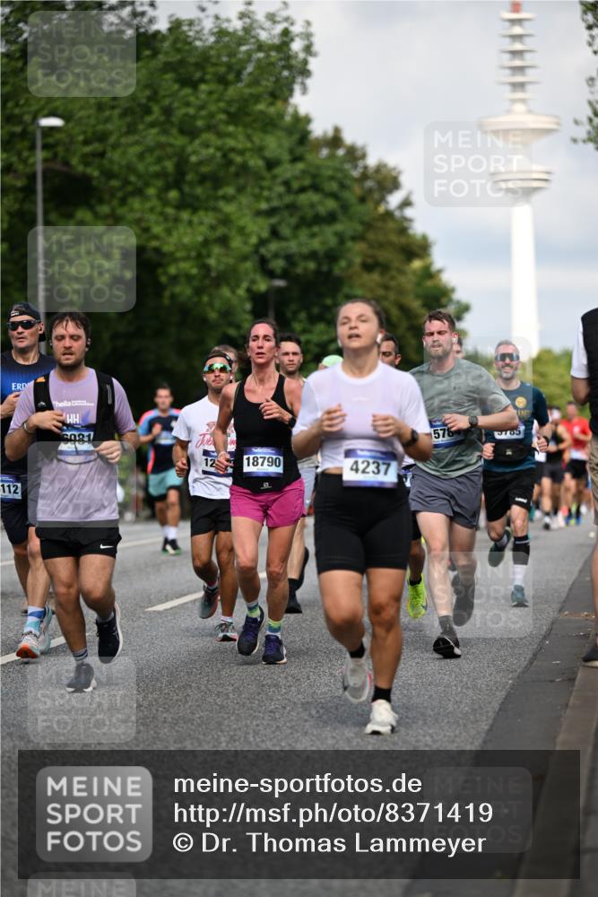 29.06.2025 - hella hamburg halbmarathon Dr. Thomas Lammeyer http://msf.ph/oto/8371419 29.06.2025 09:57:44 Kennedybrücke 1098, 1171, 1413, 1424, 1466, 1476, 1892, 1902, 2098, 2188, 2270, 2516, 2823, 2842, 3477, 3785, 3852, 4140, 4183, 4185, 4235, 4237, 4247, 4270, 5115, 5528, 5532, 5650, 6198, 6266, 6831, 7385, 8023, 8269, 8743, 8928, 9105, 9482, 9619, 9815, 10237, 10792, 11077 meine-sportfotos.de