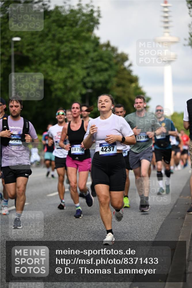 29.06.2025 - hella hamburg halbmarathon Dr. Thomas Lammeyer http://msf.ph/oto/8371433 29.06.2025 09:57:44 Kennedybrücke 1098, 1171, 1413, 1424, 1466, 1476, 1892, 1902, 2098, 2188, 2270, 2516, 2823, 2842, 3477, 3785, 3852, 4140, 4183, 4185, 4235, 4237, 4247, 4270, 5115, 5528, 5532, 5650, 6198, 6266, 6831, 7385, 8023, 8269, 8743, 8928, 9105, 9482, 9619, 9815, 10237, 10792, 11077 meine-sportfotos.de