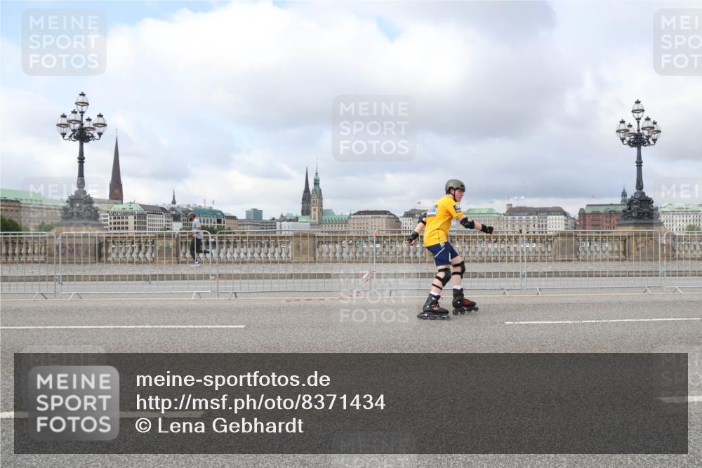 29.06.2025 - hella hamburg halbmarathon Lena Gebhardt http://msf.ph/oto/8371434 29.06.2025 09:11:42 Lombardsbrücke  meine-sportfotos.de