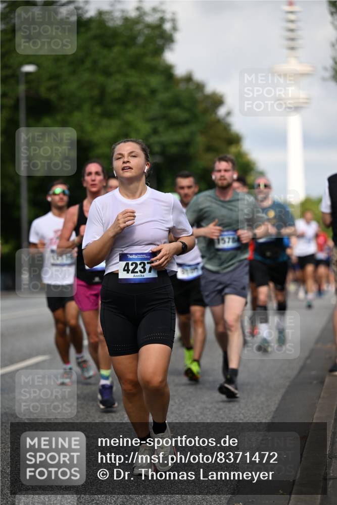 29.06.2025 - hella hamburg halbmarathon Dr. Thomas Lammeyer http://msf.ph/oto/8371472 29.06.2025 09:57:45 Kennedybrücke 1098, 1171, 1413, 1424, 1466, 1476, 1892, 1902, 2098, 2188, 2270, 2516, 2823, 2842, 3477, 3785, 3852, 4140, 4183, 4185, 4235, 4237, 4247, 4270, 5115, 5528, 5532, 5650, 6198, 6266, 6831, 7385, 8023, 8269, 8743, 8928, 9105, 9482, 9619, 9815, 10237, 10792, 11077 meine-sportfotos.de