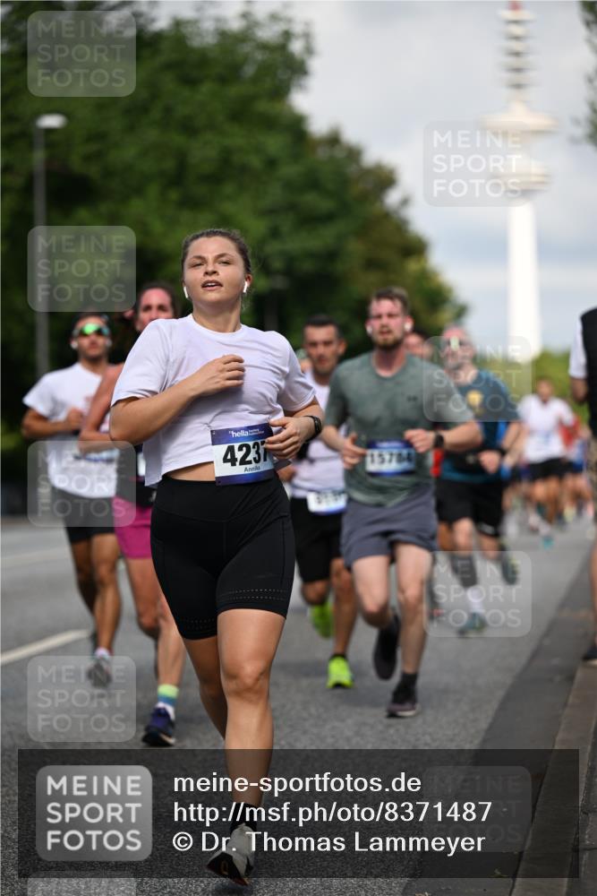 29.06.2025 - hella hamburg halbmarathon Dr. Thomas Lammeyer http://msf.ph/oto/8371487 29.06.2025 09:57:45 Kennedybrücke 1098, 1171, 1413, 1424, 1466, 1476, 1892, 1902, 2098, 2188, 2270, 2516, 2823, 2842, 3477, 3785, 3852, 4140, 4183, 4185, 4235, 4237, 4247, 4270, 5115, 5528, 5532, 5650, 6198, 6266, 6831, 7385, 8023, 8269, 8743, 8928, 9105, 9482, 9619, 9815, 10237, 10792, 11077 meine-sportfotos.de