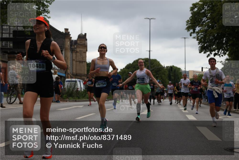 29.06.2025 - hella hamburg halbmarathon Yannick Fuchs http://msf.ph/oto/8371489 29.06.2025 10:53:42 20KM 2780, 3114, 3169, 4238, 4379, 4796, 4986, 6327, 6470, 7824, 8030, 8326, 8481, 8807, 9741, 9985, 10488, 10587, 11018, 11114, 11158, 11159, 11250, 11757, 12406, 12736, 12779, 13036, 13706, 14471, 14928, 15083, 15525, 15785, 15914, 16227, 16530, 16754, 16915, 17176, 17304, 17860, 18377, 18485, 18855, 19178 meine-sportfotos.de