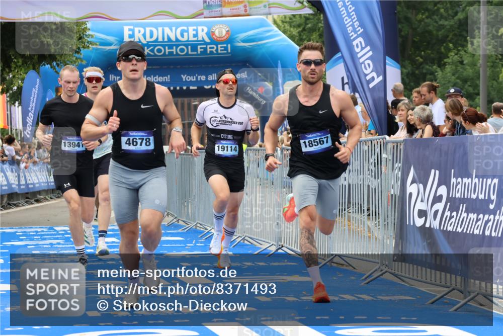 29.06.2025 - hella hamburg halbmarathon Strokosch-Dieckow http://msf.ph/oto/8371493 29.06.2025 10:27:27 Ziel 4678, 9804, 12341, 13941, 14019, 15576, 18567, 19114 meine-sportfotos.de