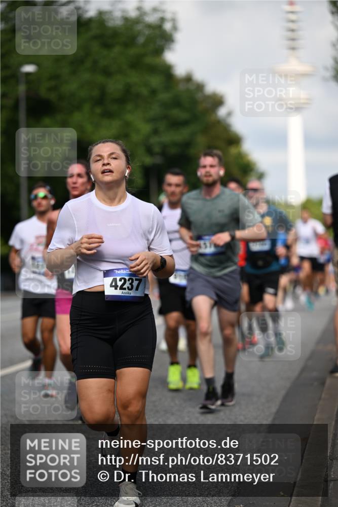 29.06.2025 - hella hamburg halbmarathon Dr. Thomas Lammeyer http://msf.ph/oto/8371502 29.06.2025 09:57:45 Kennedybrücke 1098, 1171, 1413, 1424, 1466, 1476, 1892, 1902, 2098, 2188, 2270, 2516, 2823, 2842, 3477, 3785, 3852, 4140, 4183, 4185, 4235, 4237, 4247, 4270, 5115, 5528, 5532, 5650, 6198, 6266, 6831, 7385, 8023, 8269, 8743, 8928, 9105, 9482, 9619, 9815, 10237, 10792, 11077 meine-sportfotos.de