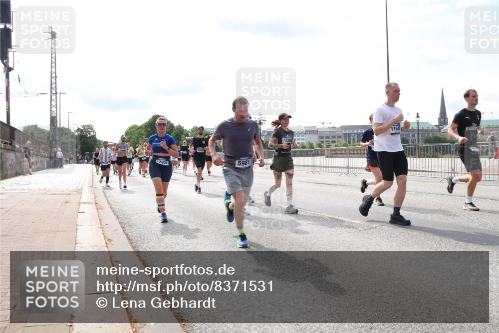 29.06.2025 - hella hamburg halbmarathon Lena Gebhardt http://msf.ph/oto/8371531 29.06.2025 10:14:54 Lombardsbrücke 12901, 5600, 5981, 11647, 13388, 1071, 1296, 1379, 1406, 1575, 1728, 1745, 2046, 2140, 2281, 2494, 2601, 2690, 2990, 3020, 3025, 3154, 3454, 3507, 3509, 3513, 3691, 3756, 3834, 3844, 4495, 4641, 5191, 5608, 5670, 5800, 5981, 6181, 6248, 6317, 6366, 6935, 7195, 7439, 7802, 7881, 8055, 8147, 8237, 8239, 8275, 8522, 8563, 8609, 8755, 8854, 9113, 9173, 9556, 9663, 9709, 9911, 9975, 10224, 10391, 10589, 10610, 10717, 10963, 11271, 11598, 12467 meine-sportfotos.de