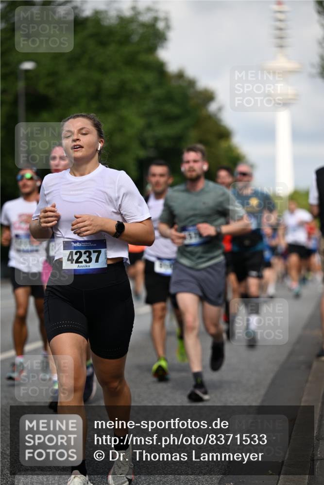 29.06.2025 - hella hamburg halbmarathon Dr. Thomas Lammeyer http://msf.ph/oto/8371533 29.06.2025 09:57:45 Kennedybrücke 1098, 1171, 1413, 1424, 1466, 1476, 1892, 1902, 2098, 2188, 2270, 2516, 2823, 2842, 3477, 3785, 3852, 4140, 4183, 4185, 4235, 4237, 4247, 4270, 5115, 5528, 5532, 5650, 6198, 6266, 6831, 7385, 8023, 8269, 8743, 8928, 9105, 9482, 9619, 9815, 10237, 10792, 11077 meine-sportfotos.de