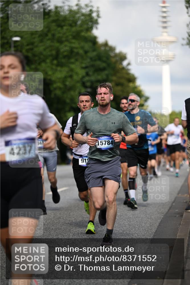 29.06.2025 - hella hamburg halbmarathon Dr. Thomas Lammeyer http://msf.ph/oto/8371552 29.06.2025 09:57:46 Kennedybrücke 1098, 1171, 1413, 1424, 1466, 1476, 1892, 1902, 2098, 2188, 2270, 2516, 2823, 2842, 3477, 3785, 3852, 4140, 4183, 4185, 4235, 4237, 4247, 4270, 5115, 5528, 5650, 6198, 6266, 6831, 8023, 8269, 8743, 8928, 9105, 9482, 9619, 9815, 10237, 10792, 11077 meine-sportfotos.de