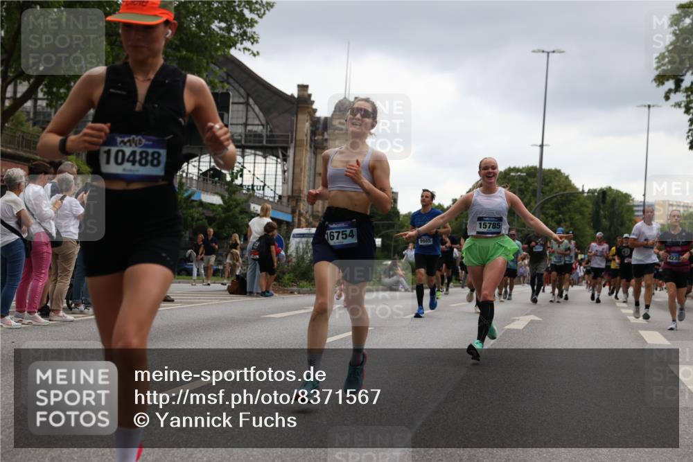 29.06.2025 - hella hamburg halbmarathon Yannick Fuchs http://msf.ph/oto/8371567 29.06.2025 10:53:43 20KM 2780, 3169, 4238, 4379, 4796, 4986, 6327, 6470, 7824, 8030, 8326, 8481, 8807, 9741, 9985, 10488, 10587, 11018, 11114, 11158, 11159, 11250, 11757, 12406, 12779, 13036, 13706, 14471, 14928, 15083, 15525, 15785, 15914, 16227, 16530, 16754, 16915, 17176, 17304, 17860, 18377, 18485, 18855, 19178 meine-sportfotos.de