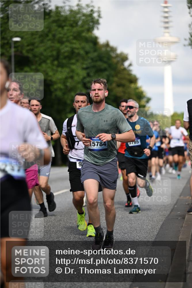 29.06.2025 - hella hamburg halbmarathon Dr. Thomas Lammeyer http://msf.ph/oto/8371570 29.06.2025 09:57:46 Kennedybrücke 1098, 1171, 1413, 1424, 1466, 1476, 1892, 1902, 2098, 2188, 2270, 2516, 2823, 2842, 3477, 3785, 3852, 4140, 4183, 4185, 4235, 4237, 4247, 4270, 5115, 5528, 5650, 6198, 6266, 6831, 8023, 8269, 8743, 8928, 9105, 9482, 9619, 9815, 10237, 10792, 11077 meine-sportfotos.de
