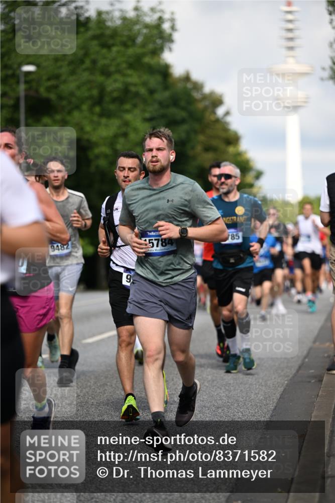 29.06.2025 - hella hamburg halbmarathon Dr. Thomas Lammeyer http://msf.ph/oto/8371582 29.06.2025 09:57:46 Kennedybrücke 1098, 1171, 1413, 1424, 1466, 1476, 1892, 1902, 2098, 2188, 2270, 2516, 2823, 2842, 3477, 3785, 3852, 4140, 4183, 4185, 4235, 4237, 4247, 4270, 5115, 5528, 5650, 6198, 6266, 6831, 8023, 8269, 8743, 8928, 9105, 9482, 9619, 9815, 10237, 10792, 11077 meine-sportfotos.de