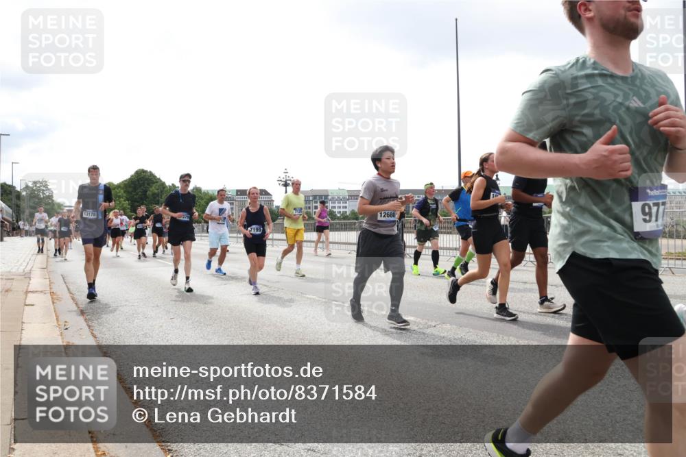 29.06.2025 - hella hamburg halbmarathon Lena Gebhardt http://msf.ph/oto/8371584 29.06.2025 10:39:44 Lombardsbrücke 13178, 7199, 12680, 977, 1058, 1076, 1586, 1856, 1883, 1899, 2092, 2313, 2578, 2843, 2976, 3046, 3275, 3353, 3727, 3882, 3883, 3884, 4298, 4603, 4609, 4752, 4855, 4882, 5045, 5229, 5654, 5701, 5901, 6321, 6342, 6343, 6427, 6428, 6698, 6719, 6726, 6739, 6748, 7045, 7053, 7125, 7199, 7429, 7455, 7456, 7501, 7524, 7684, 8107, 8203, 8612, 8995, 9393, 9569, 9698, 9747, 9777, 10441, 10512 meine-sportfotos.de