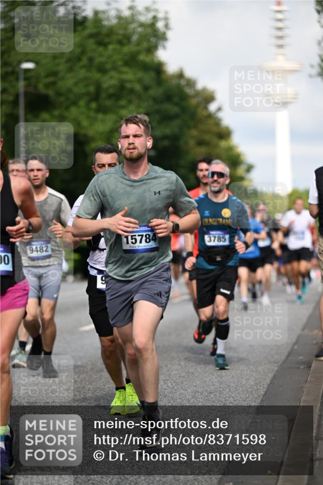 29.06.2025 - hella hamburg halbmarathon Dr. Thomas Lammeyer http://msf.ph/oto/8371598 29.06.2025 09:57:46 Kennedybrücke 1098, 1171, 1413, 1424, 1466, 1476, 1892, 1902, 2098, 2188, 2270, 2516, 2823, 2842, 3477, 3785, 3852, 4140, 4183, 4185, 4235, 4237, 4247, 4270, 5115, 5528, 5650, 6198, 6266, 6831, 8023, 8269, 8743, 8928, 9105, 9482, 9619, 9815, 10237, 10792, 11077 meine-sportfotos.de