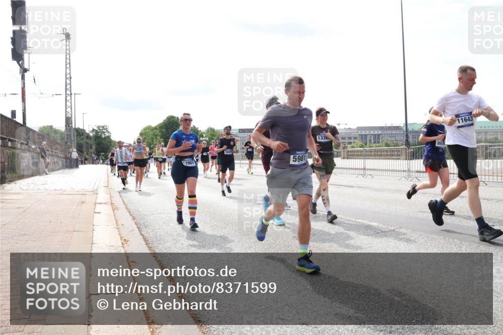 29.06.2025 - hella hamburg halbmarathon Lena Gebhardt http://msf.ph/oto/8371599 29.06.2025 10:14:55 Lombardsbrücke 12901, 5608, 5981, 1338, 269, 11643, 1071, 1296, 1379, 1406, 1575, 1728, 1745, 2046, 2140, 2281, 2494, 2601, 2690, 2990, 3020, 3025, 3154, 3454, 3507, 3509, 3513, 3691, 3756, 3834, 3844, 4495, 4641, 5191, 5608, 5670, 5800, 5981, 6181, 6248, 6317, 6935, 7195, 7439, 7802, 7881, 8055, 8147, 8237, 8239, 8275, 8522, 8563, 8609, 8755, 8854, 9113, 9173, 9556, 9663, 9709, 9911, 9975, 10224, 10391, 10589, 10610, 10717, 10963, 11271, 11598 meine-sportfotos.de