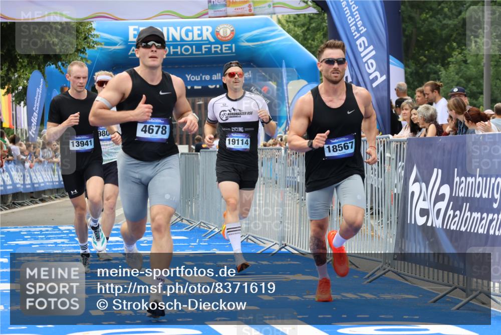 29.06.2025 - hella hamburg halbmarathon Strokosch-Dieckow http://msf.ph/oto/8371619 29.06.2025 10:27:28 Ziel 2203, 4678, 7651, 9804, 12341, 13941, 14019, 15576, 17354, 18567, 19114 meine-sportfotos.de