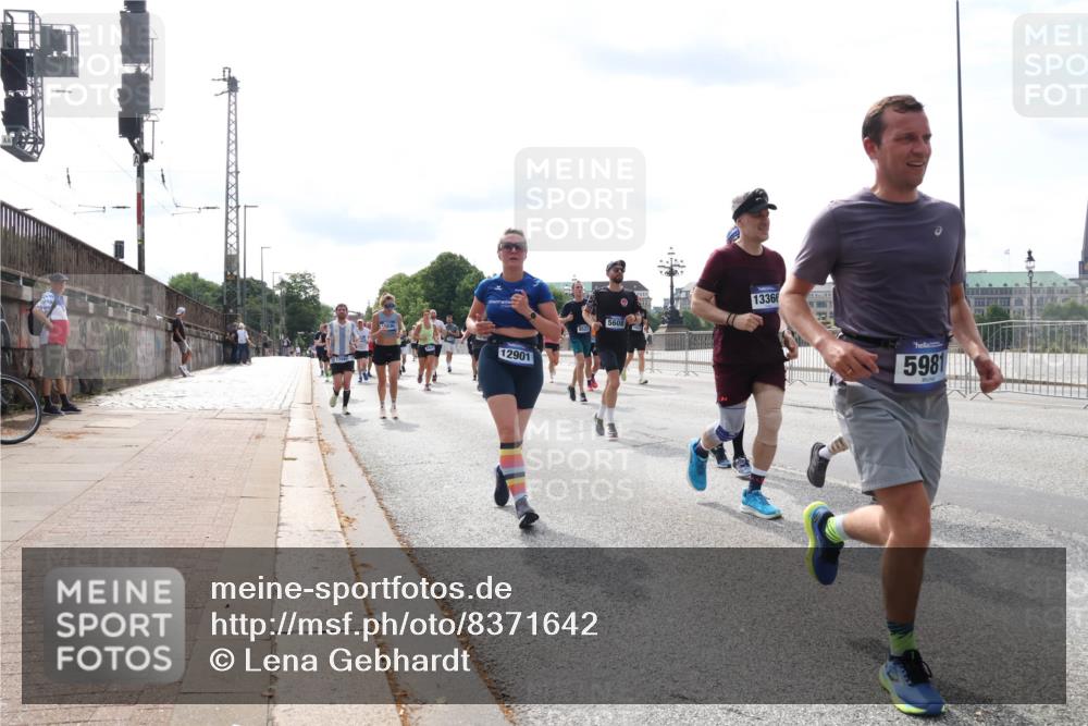 29.06.2025 - hella hamburg halbmarathon Lena Gebhardt http://msf.ph/oto/8371642 29.06.2025 10:14:55 Lombardsbrücke 12901, 5608, 13366, 5981, 1071, 1296, 1379, 1406, 1575, 1728, 1745, 2046, 2140, 2281, 2494, 2601, 2690, 2990, 3020, 3025, 3154, 3454, 3507, 3509, 3513, 3691, 3756, 3834, 3844, 4495, 4641, 5191, 5608, 5670, 5800, 5981, 6181, 6248, 6317, 6935, 7195, 7439, 7802, 7881, 8055, 8147, 8237, 8239, 8275, 8522, 8563, 8609, 8755, 8854, 9113, 9173, 9556, 9663, 9709, 9911, 9975, 10224, 10391, 10589, 10610, 10717, 10963, 11271, 11598 meine-sportfotos.de