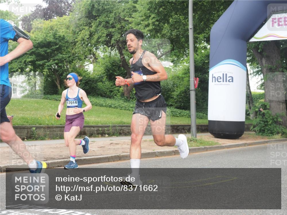 29.06.2025 - hella hamburg halbmarathon KatJ http://msf.ph/oto/8371662 29.06.2025 10:23:46 Zwischen KM18-KM19 57, 1217, 6169, 7884, 7972 meine-sportfotos.de