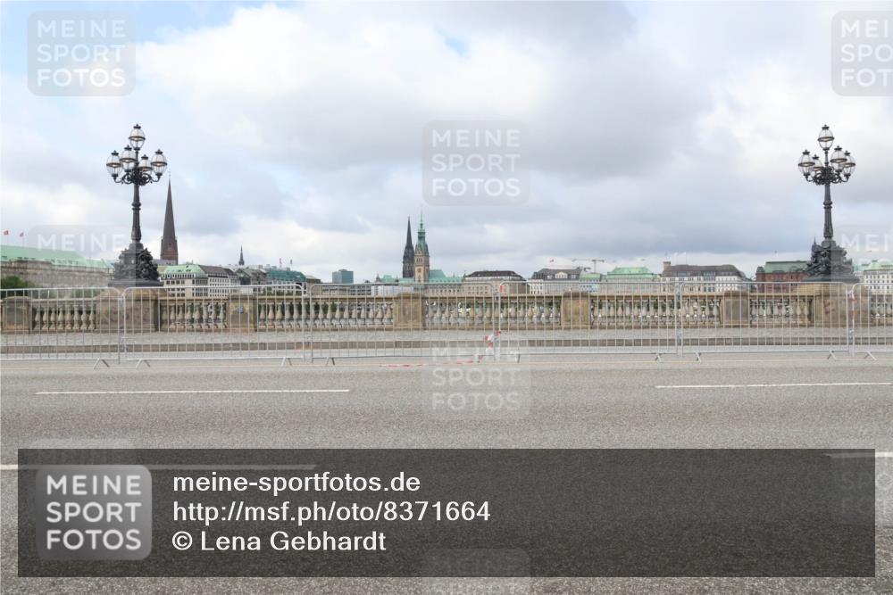 29.06.2025 - hella hamburg halbmarathon Lena Gebhardt http://msf.ph/oto/8371664 29.06.2025 09:12:05 Lombardsbrücke  meine-sportfotos.de
