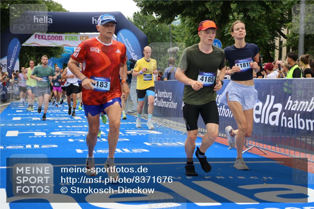 29.06.2025 - hella hamburg halbmarathon Strokosch-Dieckow http://msf.ph/oto/8371676 29.06.2025 10:49:21 Ziel 1342, 1476, 2878, 4183, 4185, 6158, 8112, 8813, 9348, 10053, 10189, 11339, 11779, 11819, 12670, 13269, 13450, 14526, 14838, 15422, 15784, 15894, 15966, 16369, 16891, 18476, 18887, 18960 meine-sportfotos.de